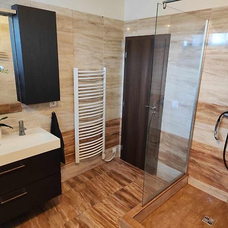 Apartman Dominika Appartement Rovinka Buitenkant foto